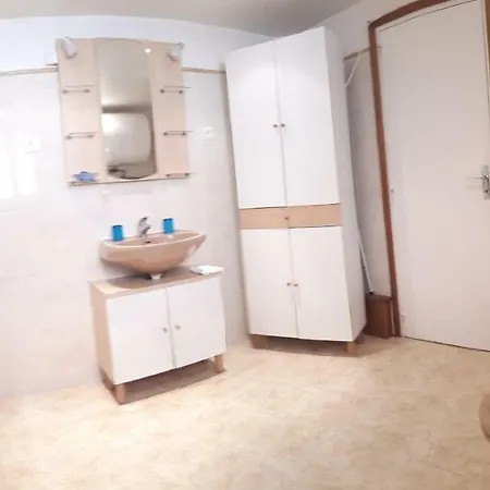 Apartment Corse Village Calcatoggio Location Pour 2 Pers Avec Terrasse 5 Kms Des Plages Calcatoggio (Corsica)